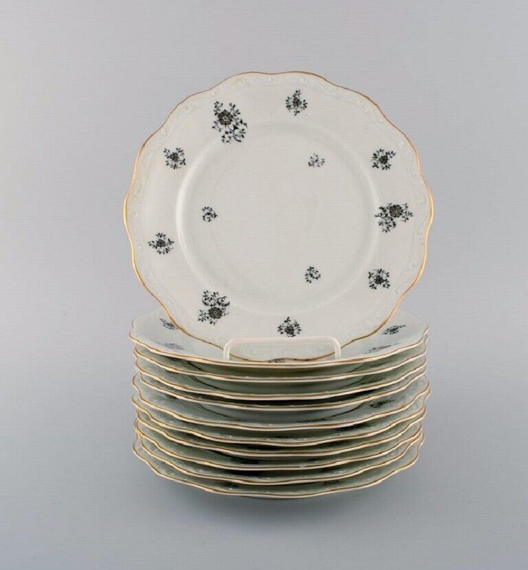 KPM Denmark 11 Rubens lunch plates in porcelain with floral motifs gold edge