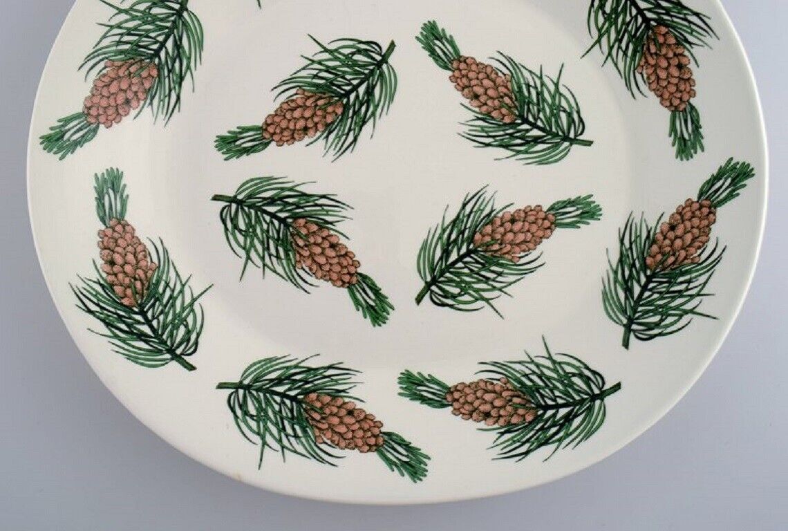 Oval Arabia dish in glazed stoneware with hand-painted fir cones