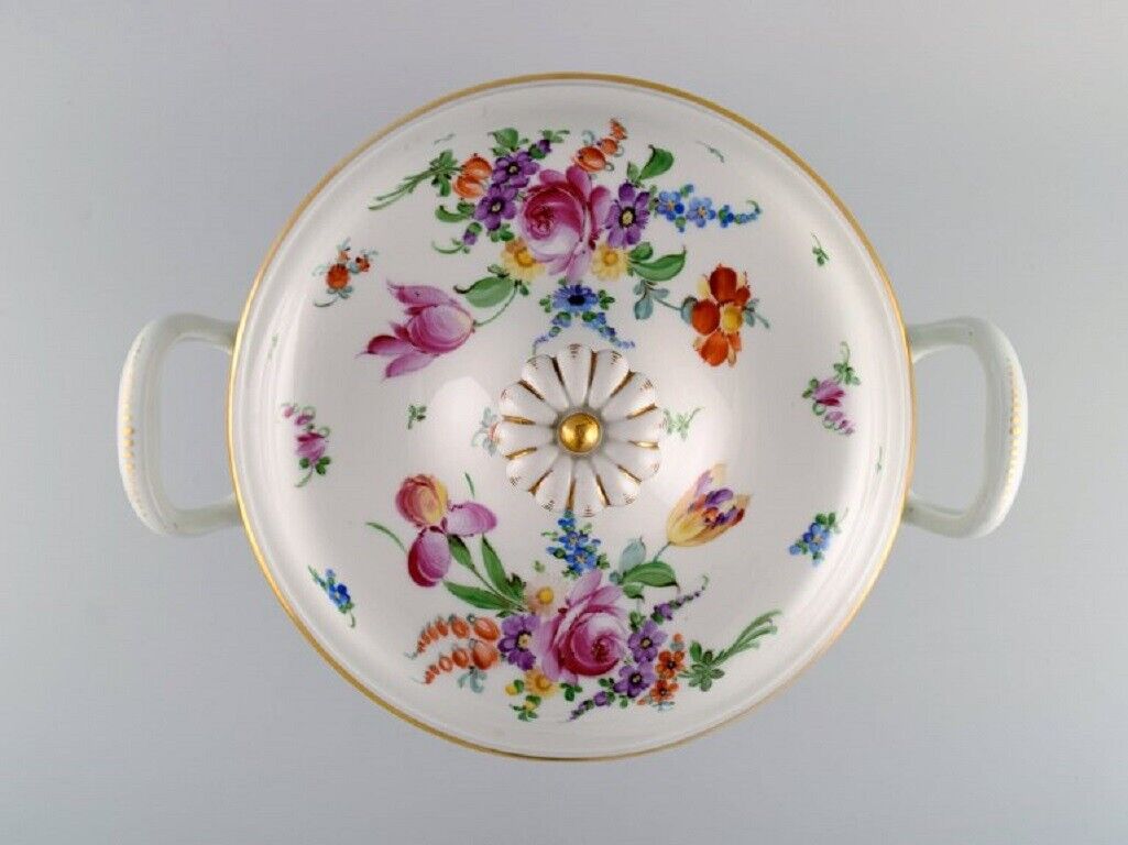 Large antique Meissen soup tureen in porcelain with hand-painted flowers