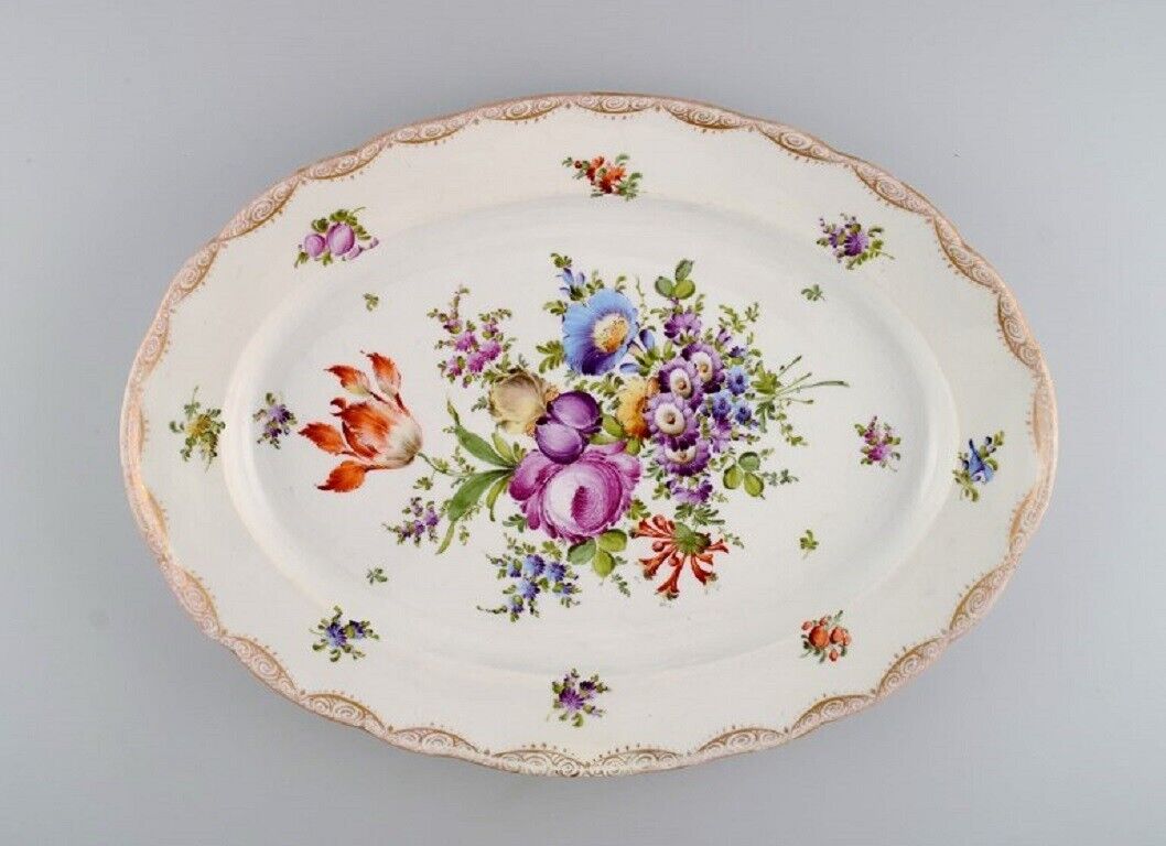 Large Meissen serving dish in porcelain with hand-painted flowers