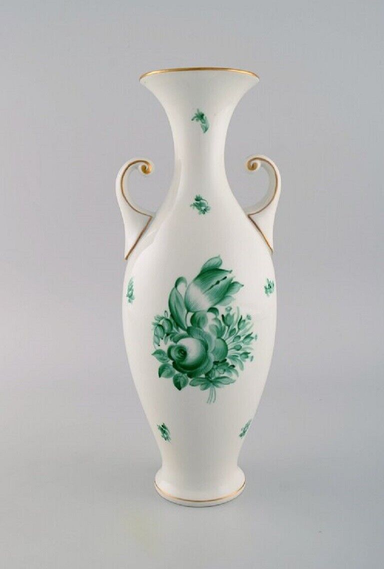 Large Herend Green Chinese vase in hand-painted porcelain Mid-20th century