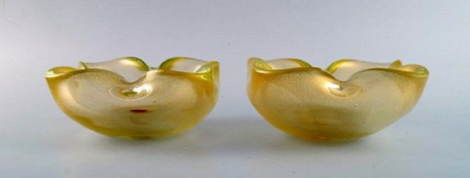 Two Murano bowls in mouth blown art glass Italian design 1960s