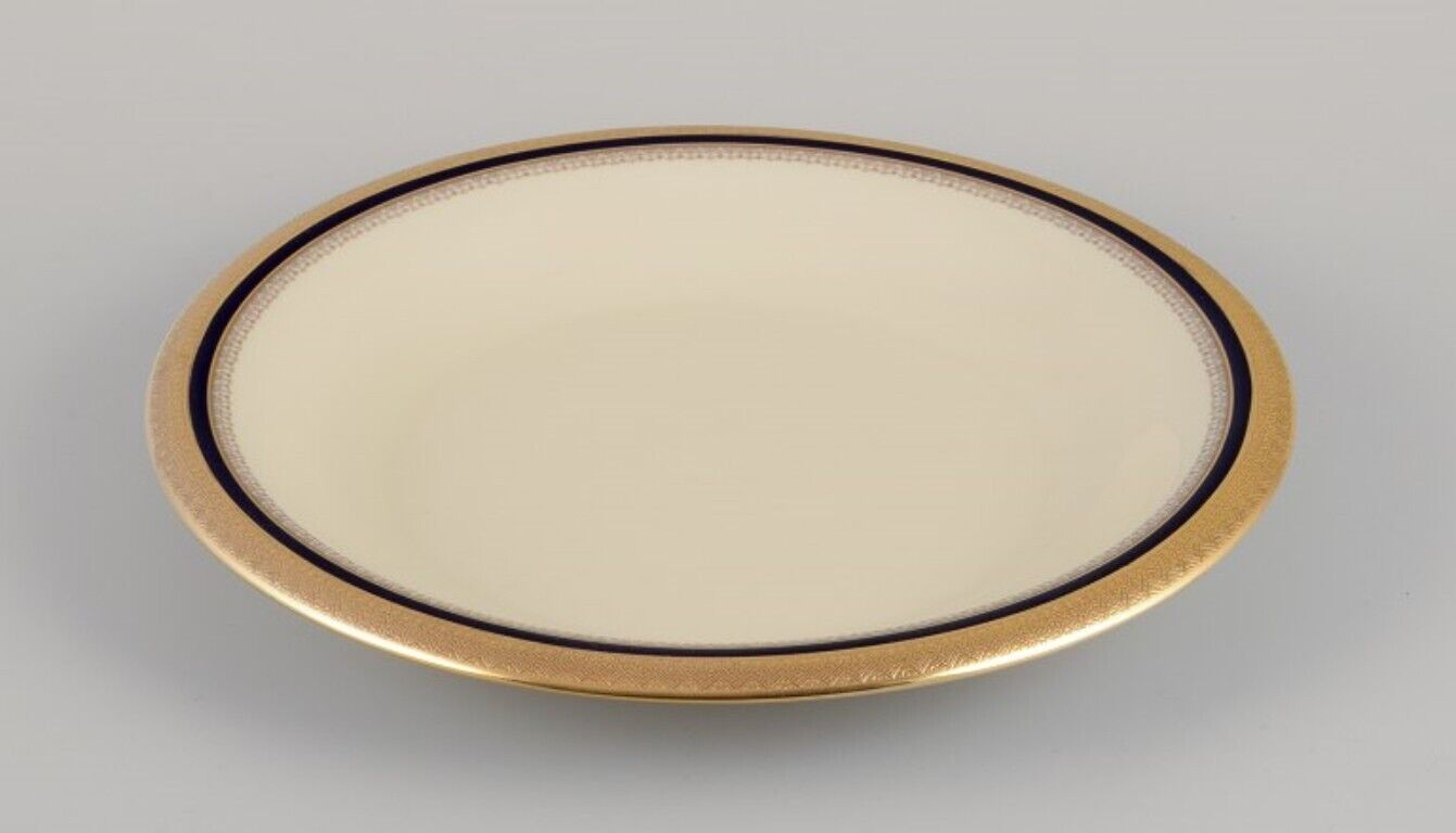 Hutschenreuther Germany Round serving platter from the "Margarete" series