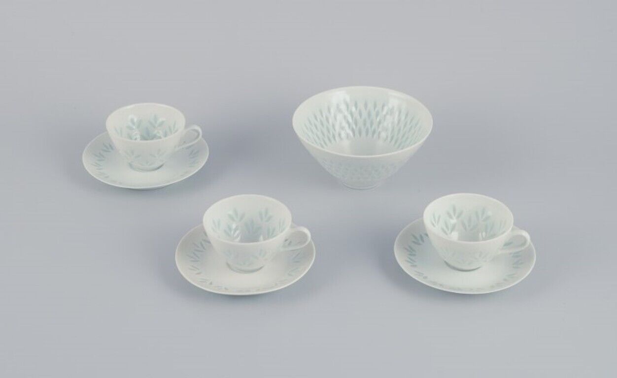 Friedl Kjellberg for Arabia Finland Three coffee cups with saucers and a bowl