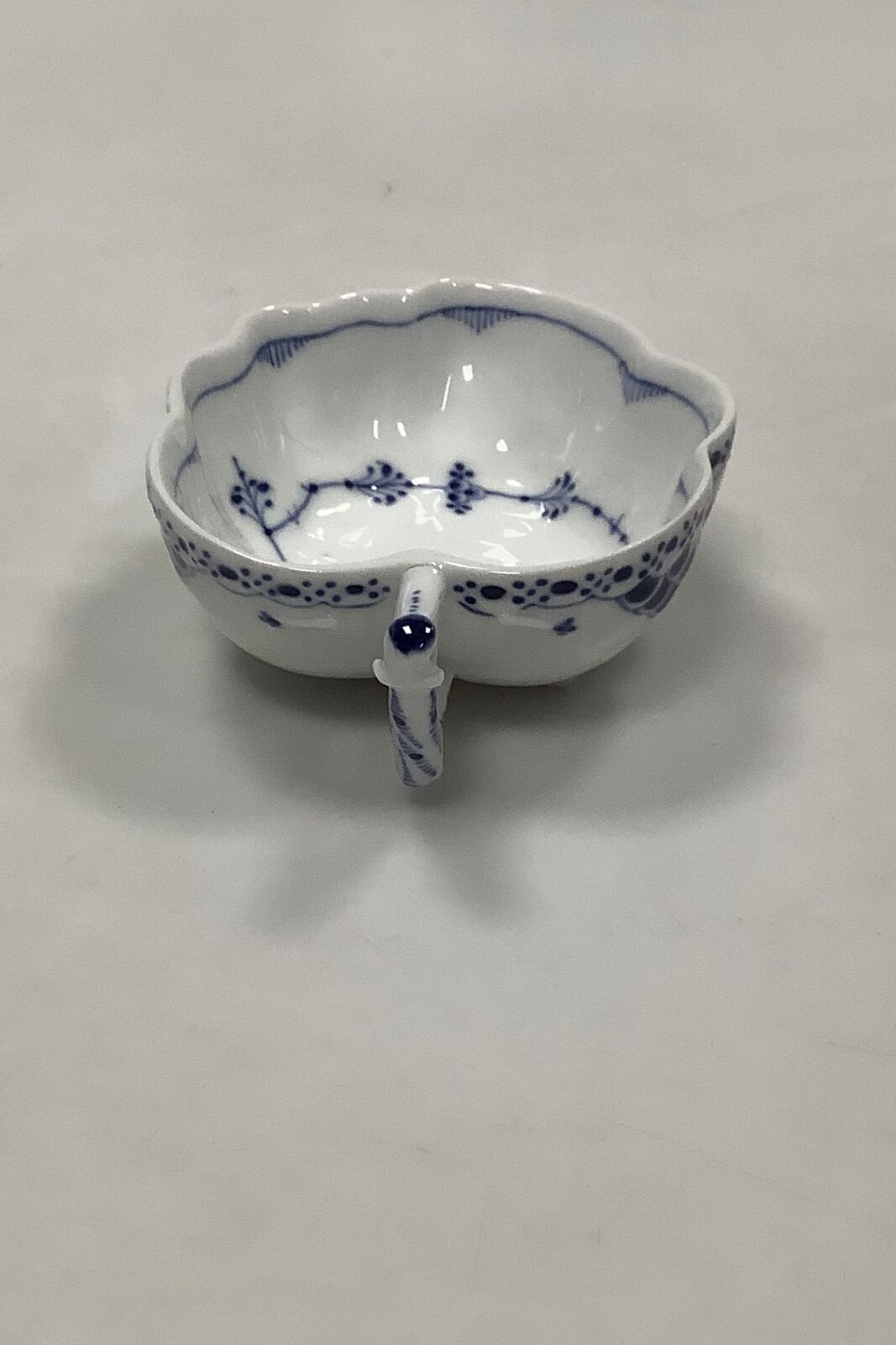 Royal Copenhagen Blue Fluted Half Lace Small Leaf Bowl No 555