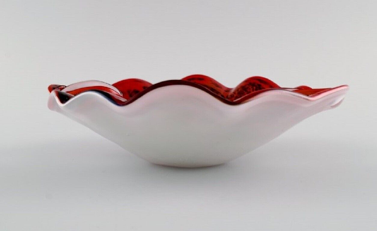 Organically-shaped Murano bowl in mouth-blown art glass  Italian design