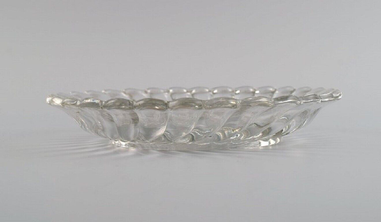 Baccarat France Round Art Deco bowl / dish in clear art glass 1930s / 40s