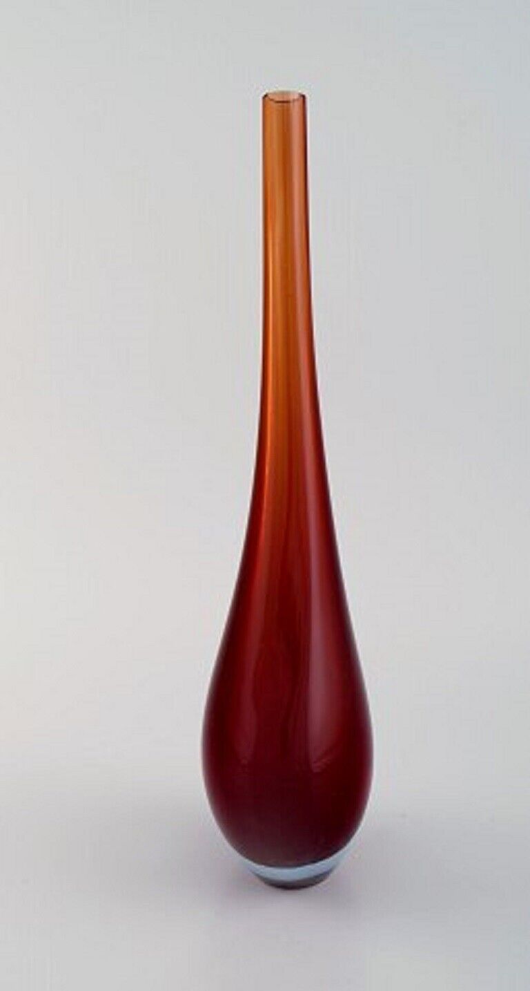 Murano vase in reddish and clear mouth blown art glass Italian design 1960/70s