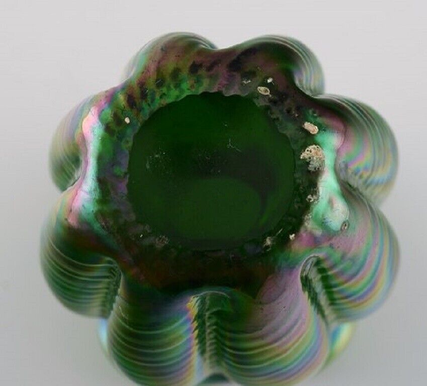 Pallme-König Art Nouveau vase in green iridescent art glass Approx 1900