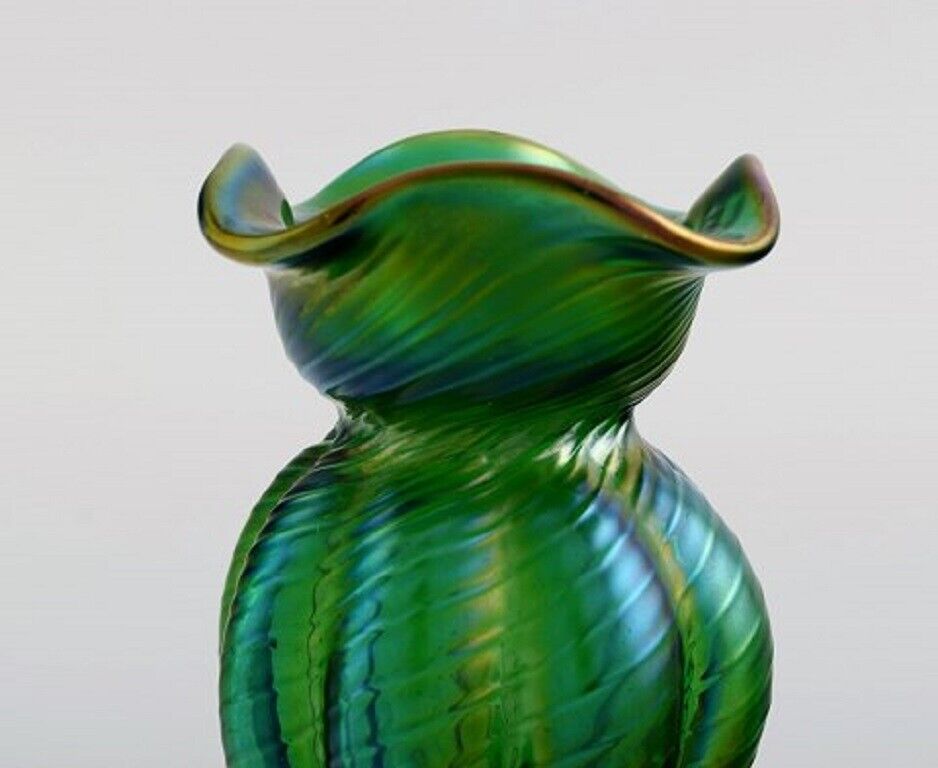 Pallme-König Art Nouveau vase in green iridescent art glass Approx 1900