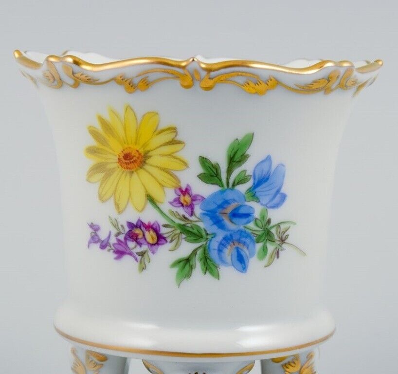 Meissen Germany small vase on four feet hand-painted with floral motif