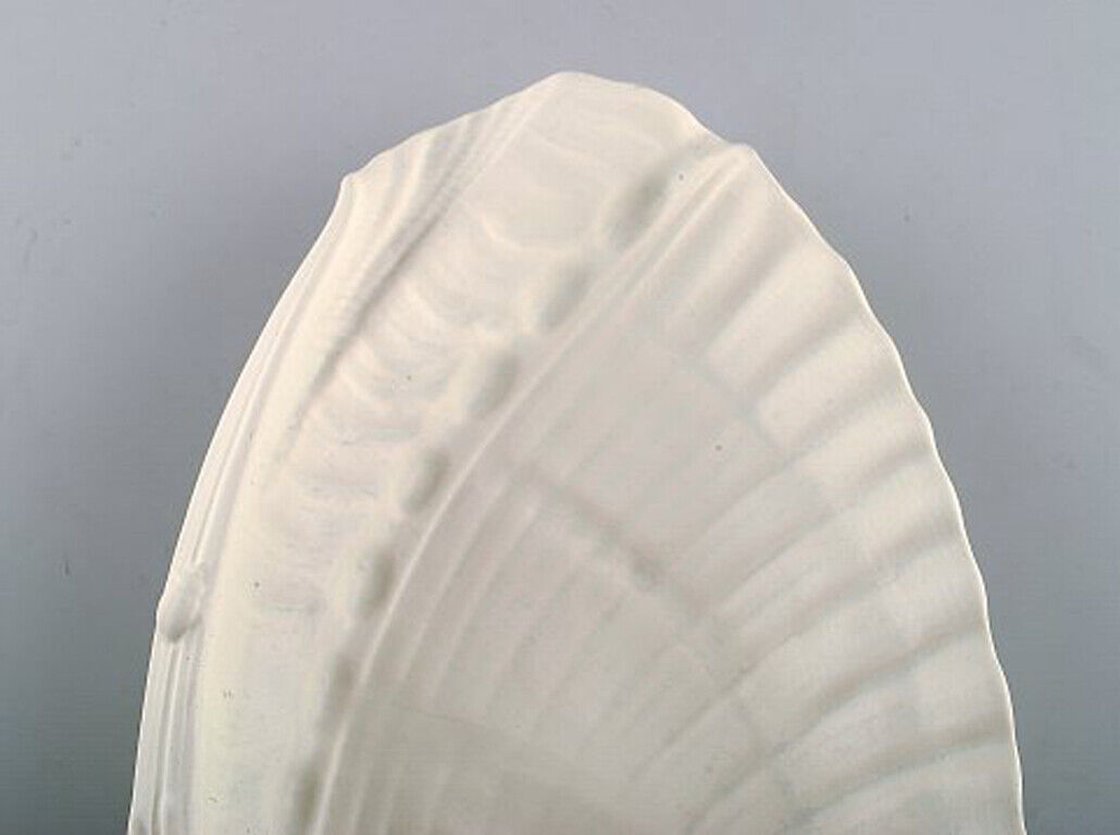 Wilhelm Kåge for Gustavsberg Studio "Carrara" bowl in the shape of a clam