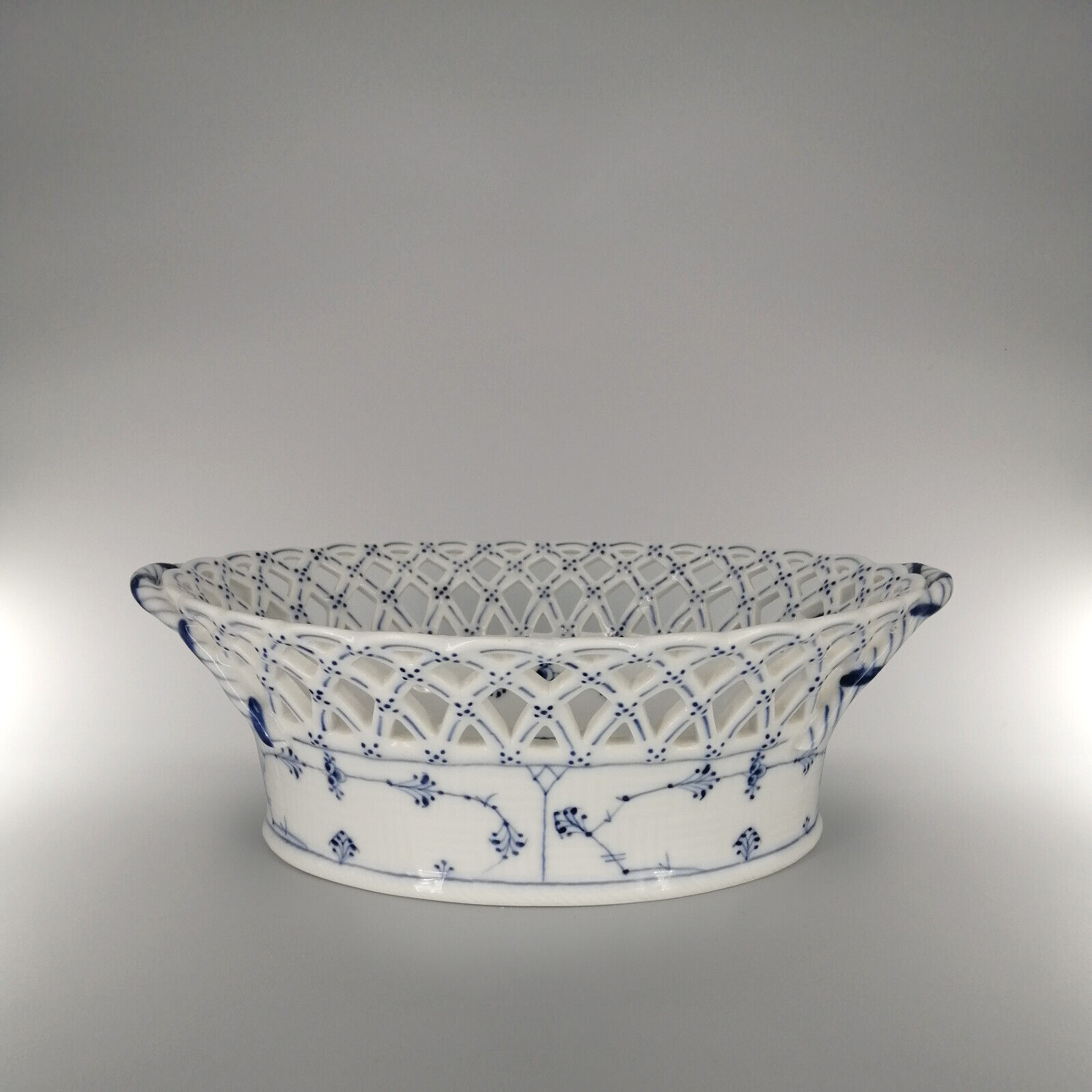 Royal Copenhagen Blue Fluted Full Lace Fruit Bowl (26 cm / 58 cl) - #1/1055-ac