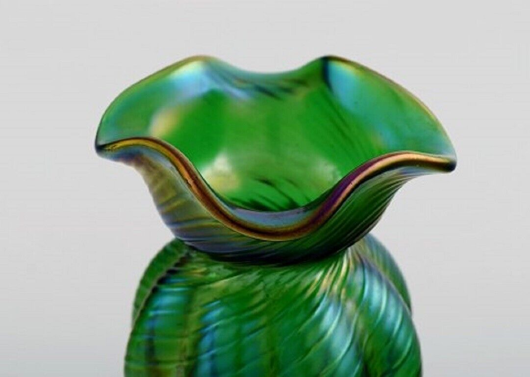 Pallme-König Art Nouveau vase in green iridescent art glass Approx 1900