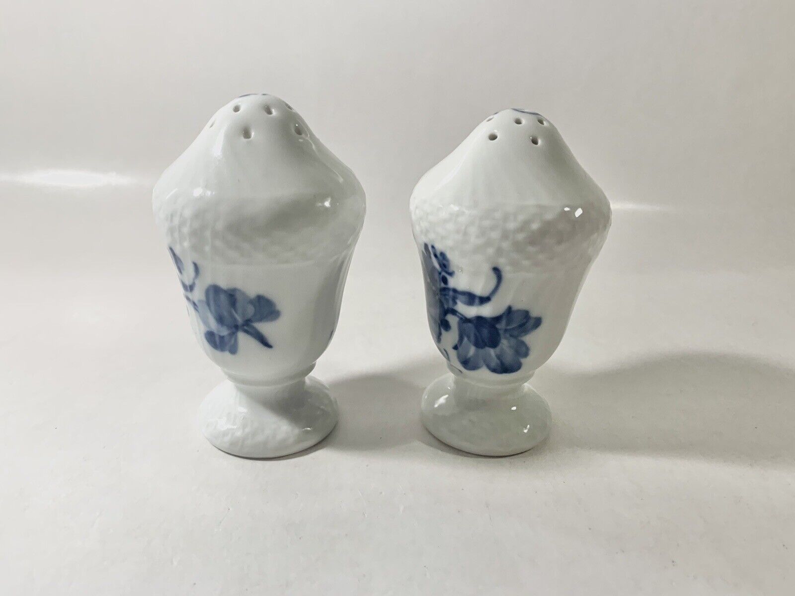 Royal Copenhagen Blue Flower 1876  1706 Salt  Pepper Shaker