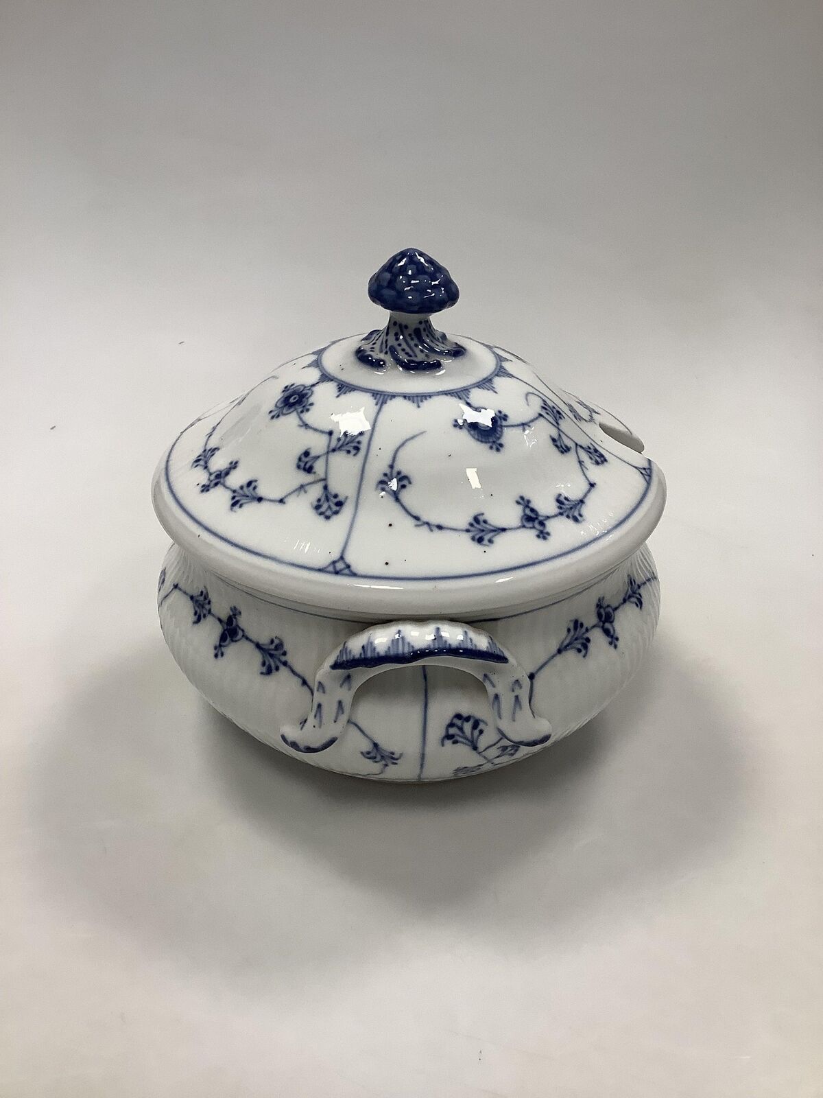 Royal Copenhagen Blue Fluted Fluted Round Tureen No 221