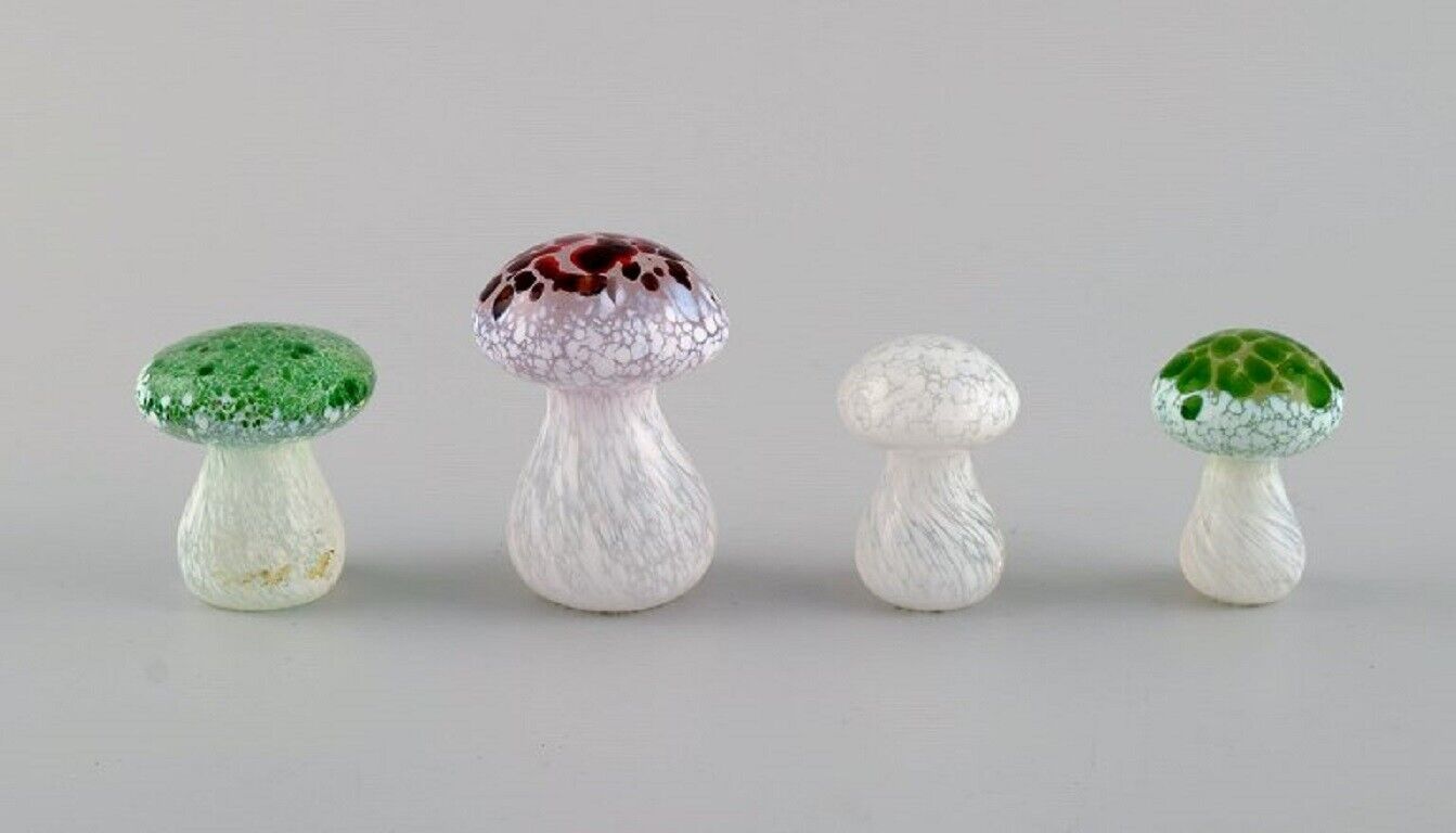 Smålandshyttan Sweden Eight mushrooms in mouth-blown art glass 1960s / 70s