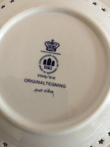 Bing  Grondahl Harald Wiberg Christmas Cake Plate No 3506/616