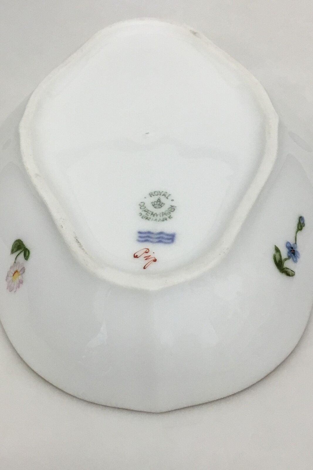 Royal Copenhagen Bellis and Coltsfoot Oval cake dish