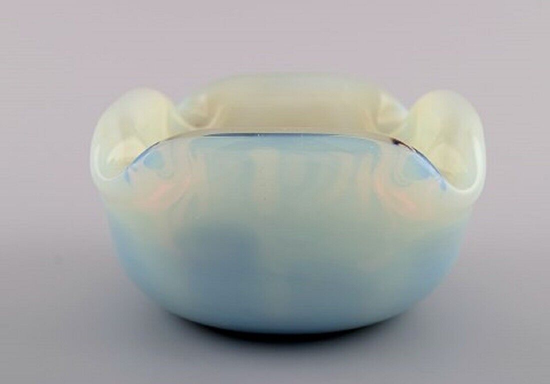 Murano bowl in mouth blown art glass with spiral design Italian design 1960's