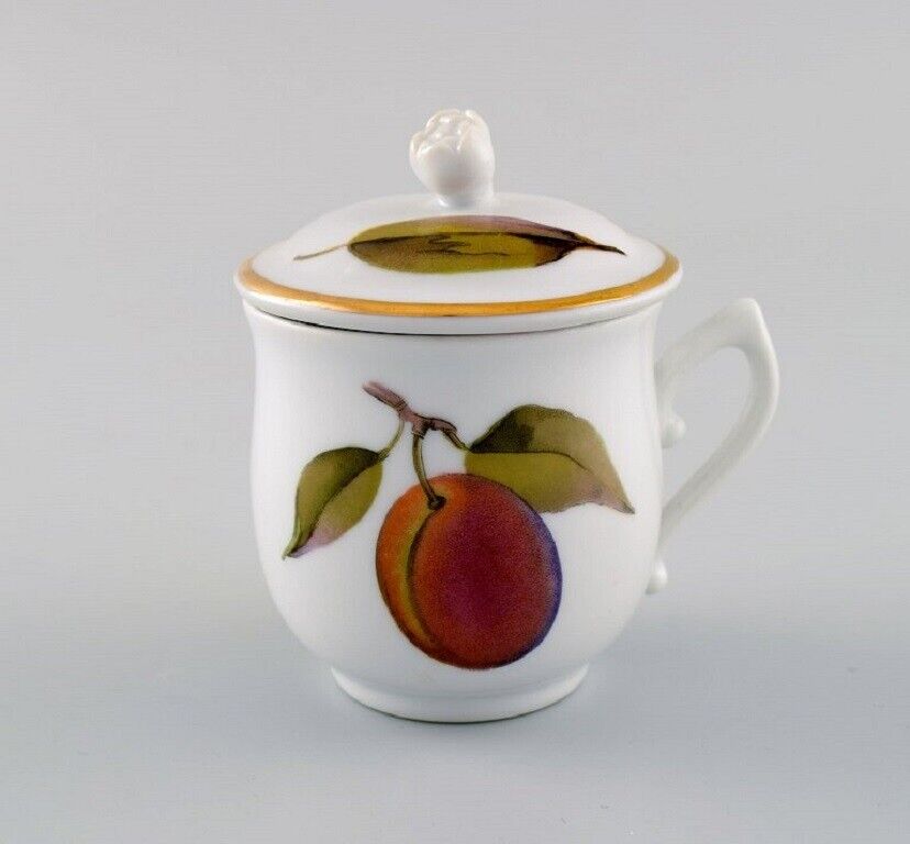 Royal Worcester England Four Evesham porcelain cream cups with fruits