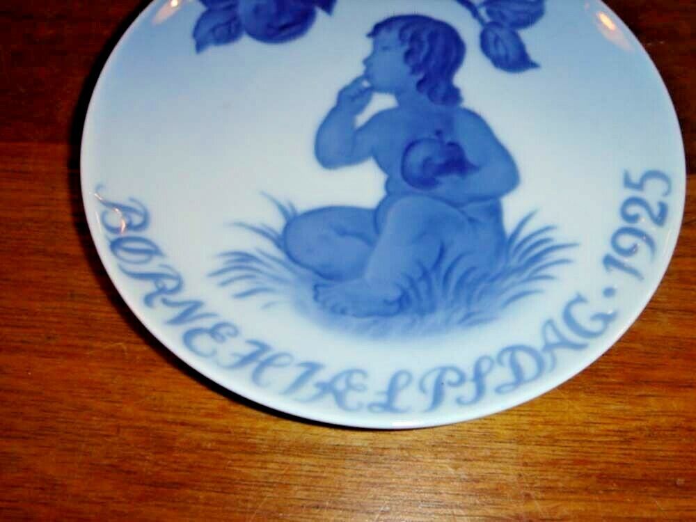 1925 CHILDREN´s WELFARE DAY plate ROYAL COPENHAGEN Fact 1