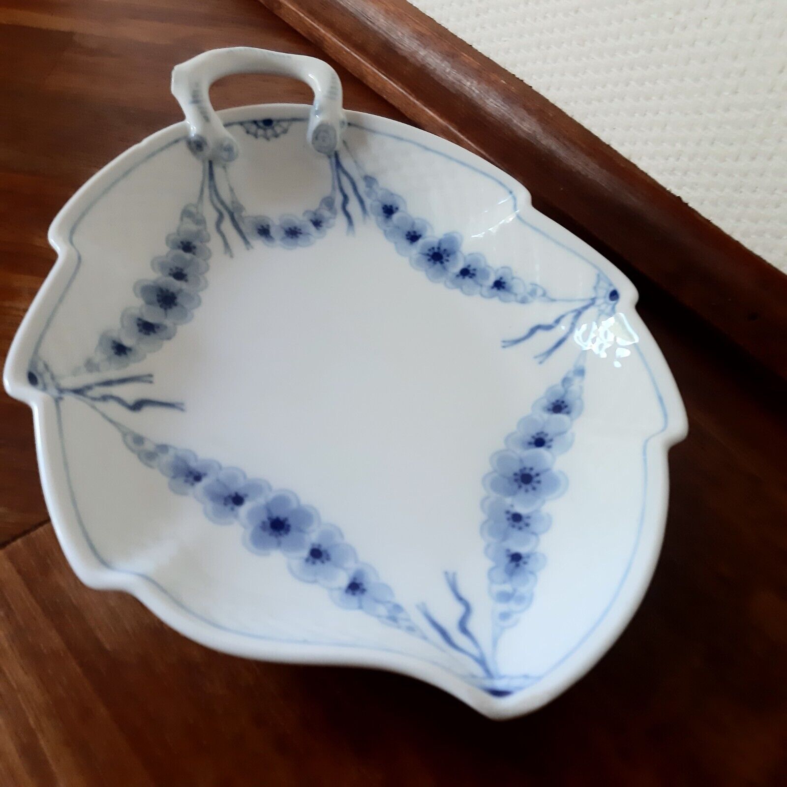 Old LEAF shaped EMPIRE Dish # 199 Bing  Grondahl  Royal Copenhagen 1948-52