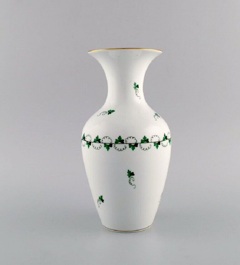 Herend vase in hand-painted porcelain Mid-20th century