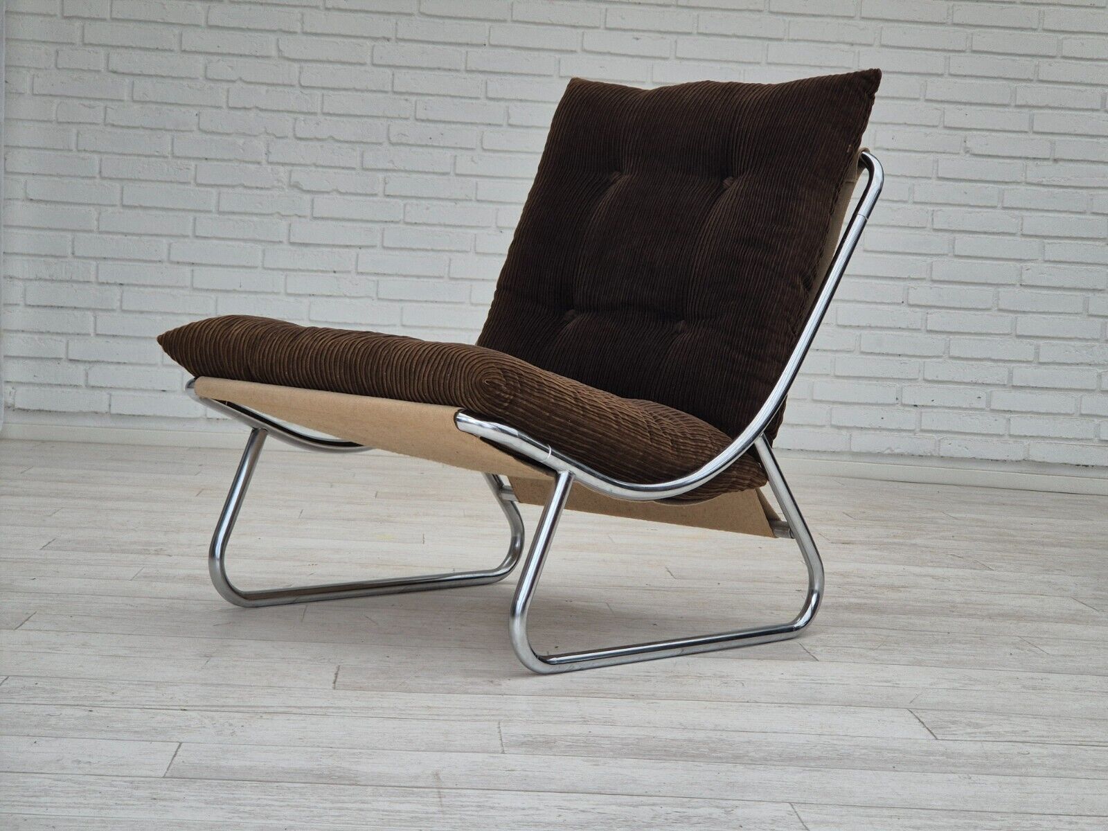 1970s British design by Peter Hoyte "Sling" lounge chair corduroy original