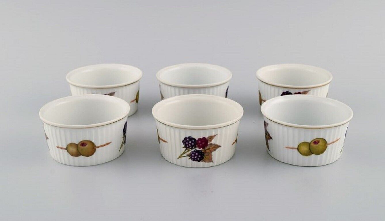 Royal Worcester England Six small Evesham porcelain bowls decorated with fruits