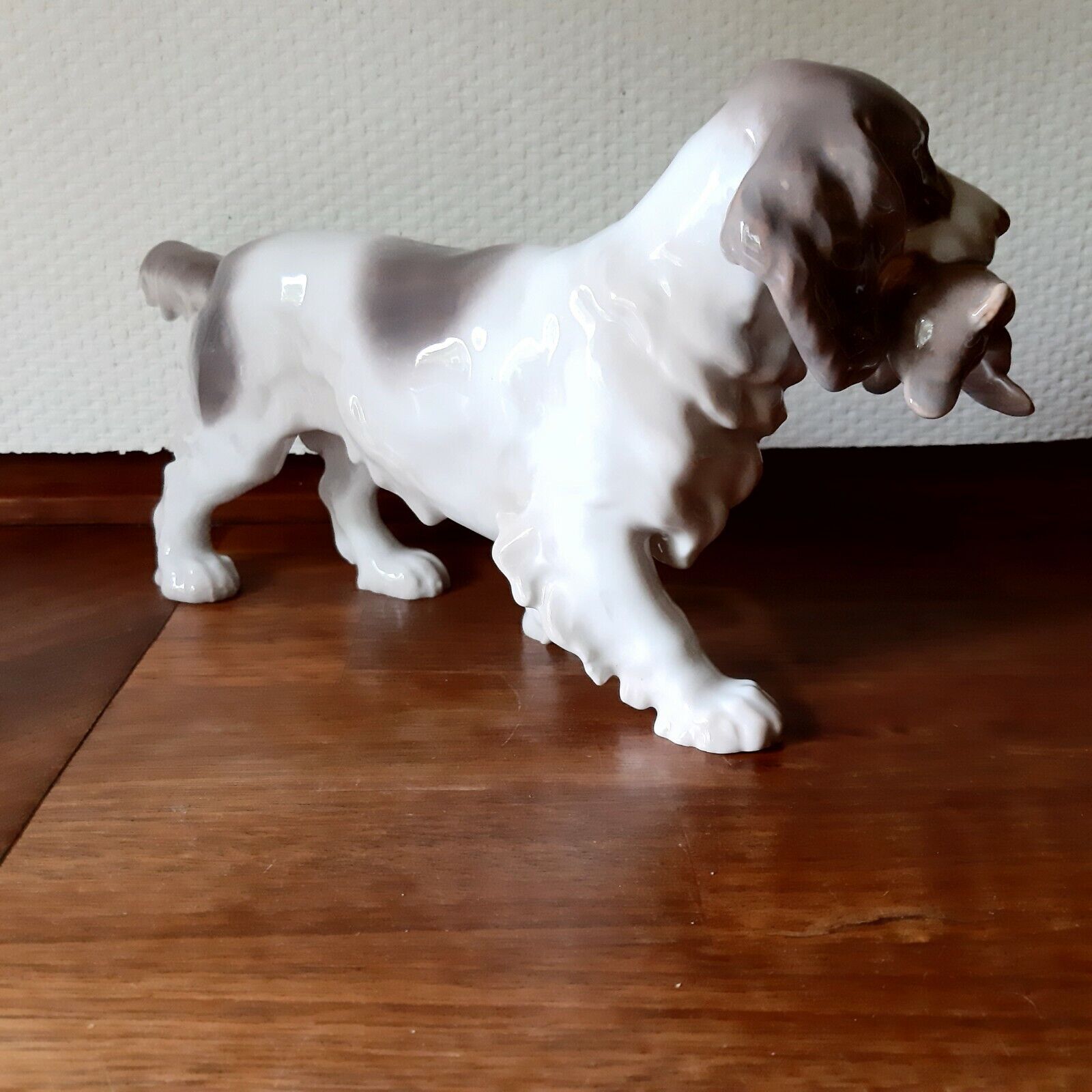 SPANIEL w Prey # 2061 Laurits Jensen Bing & Grondahl Royal Copenhagen Fact 1