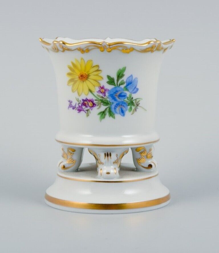 Meissen Germany small vase on four feet hand-painted with floral motif