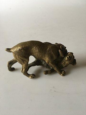 Bronze figurine of two dogs fighting