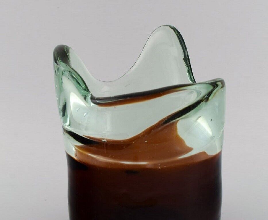 Large Murano vase in mouth-blown art glass with wavy edge Italian design 1960s