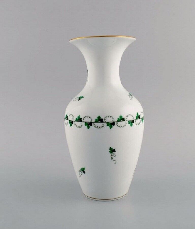 Herend vase in hand-painted porcelain Mid-20th century