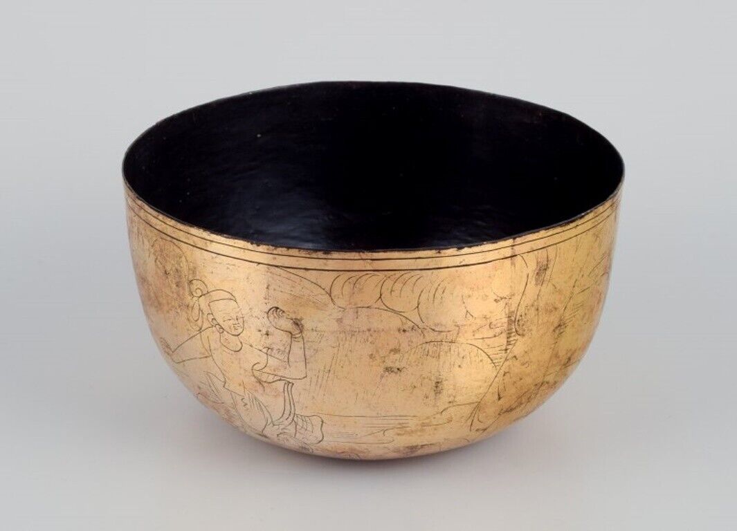 Five Asian bowls made of papier-mâché First half of the 20th C