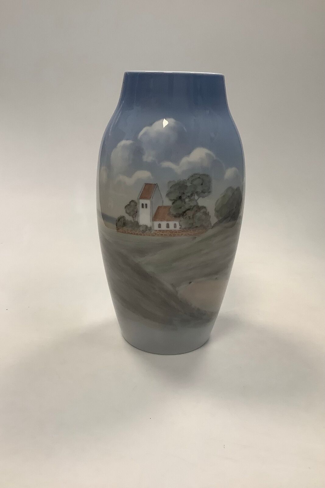 Bing og Grondahl Art Nouveau Vase No 547 - 5243 med Kirke