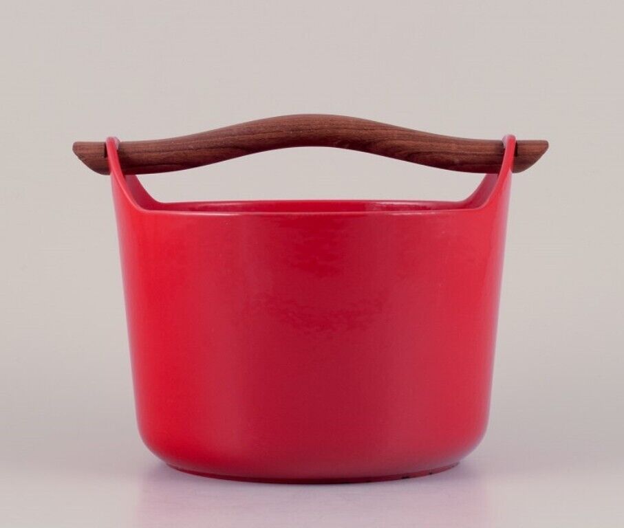 Timo Sarpaneva for Rosenlew Finland Cast iron pot in red enamel