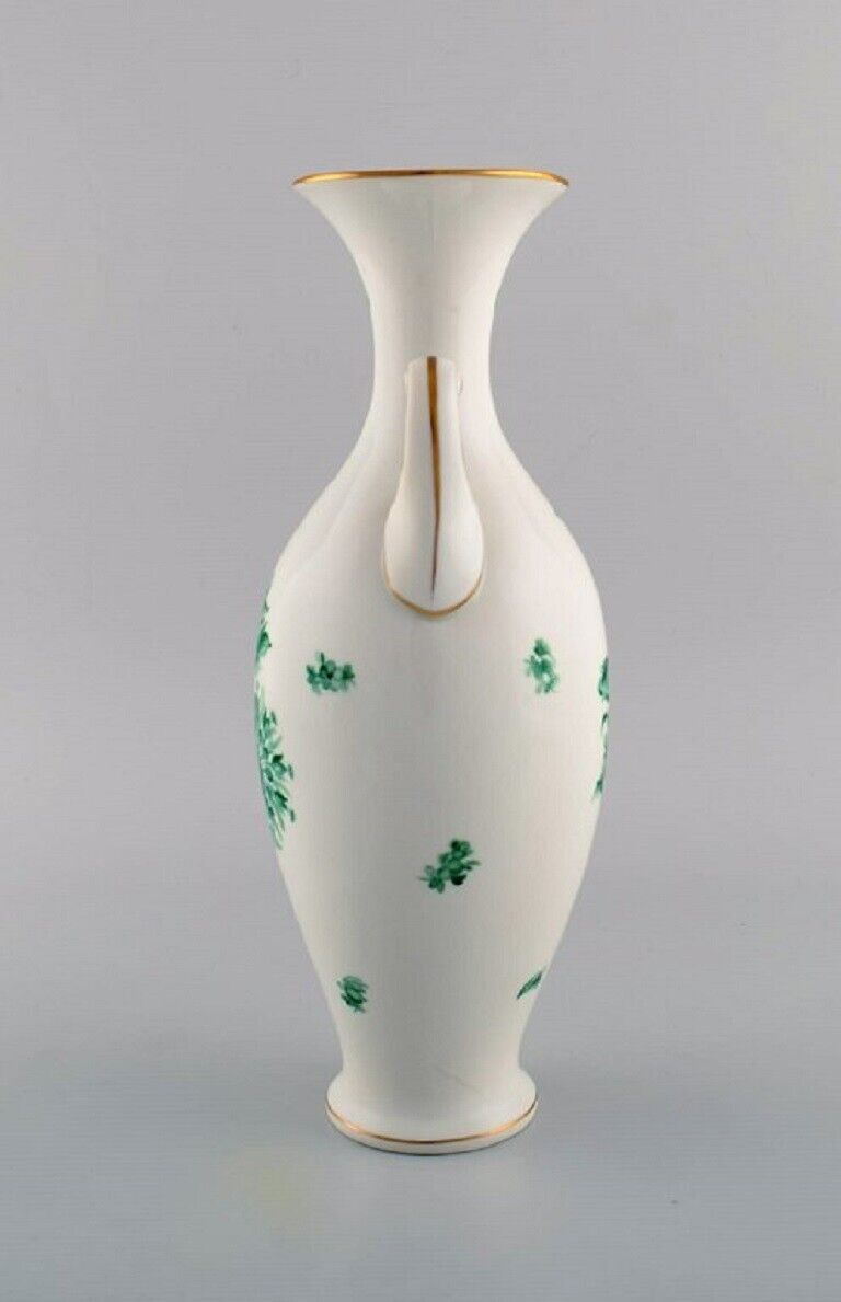 Large Herend Green Chinese vase in hand-painted porcelain Mid-20th century