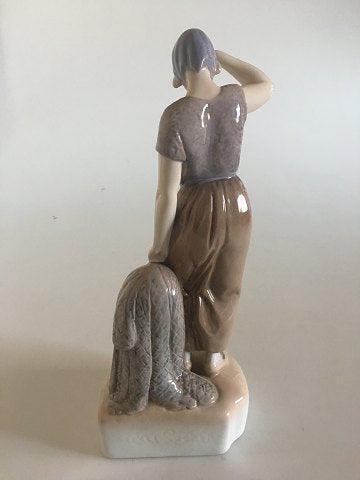 Bing  Grondahl Figurine Girl with fishnet No 2036