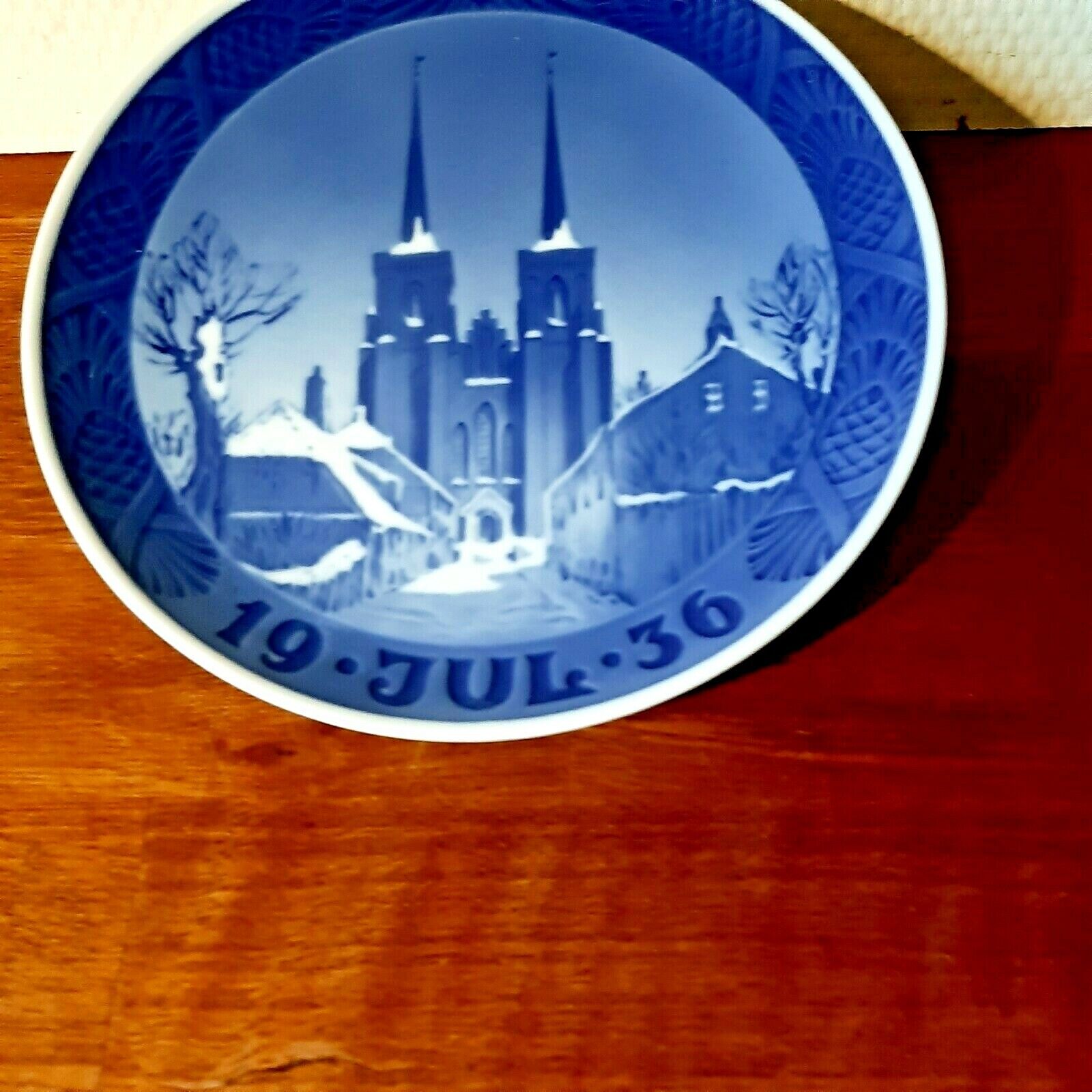 OLD 1936 Christmas Plate The Cathedral in Roskilde ROYAL COPENHAGEN 1st