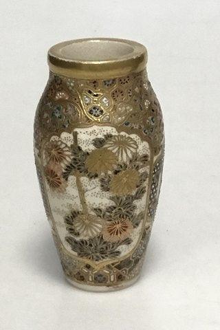 Pair of Japanese Satsuma vases Meiji period