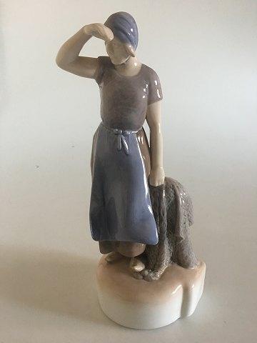 Bing  Grondahl Figurine Girl with fishnet No 2036