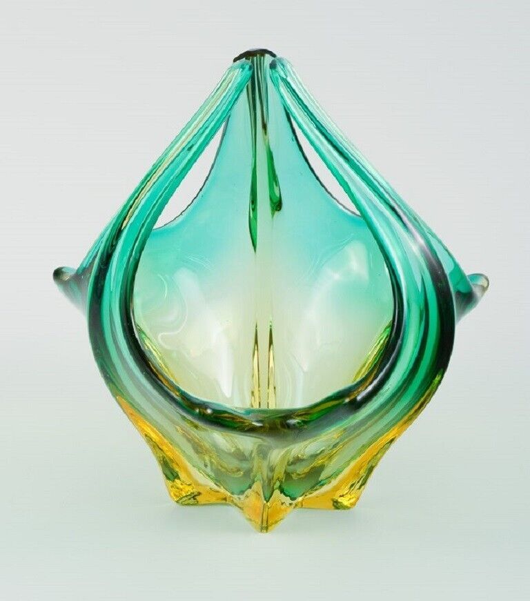 Murano bowl in mouth-blown art glass Green and yellow shades 1960s