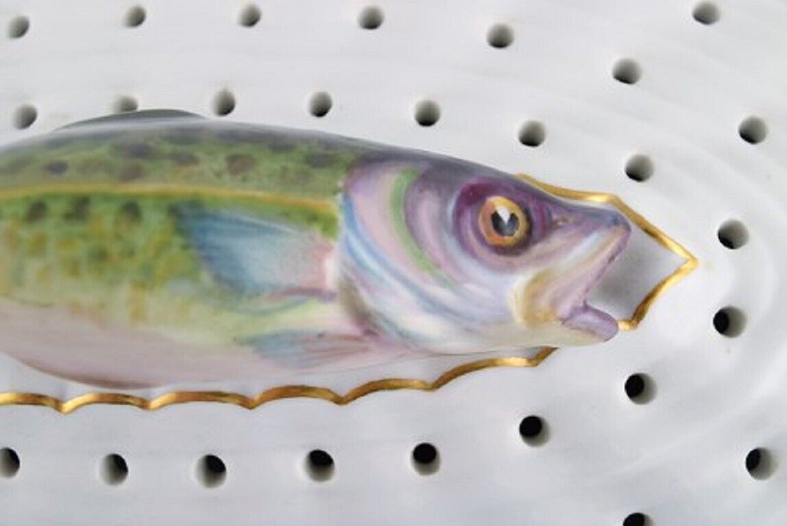 Large Royal Copenhagen Fauna Danica fish grate in hand-painted porcelain