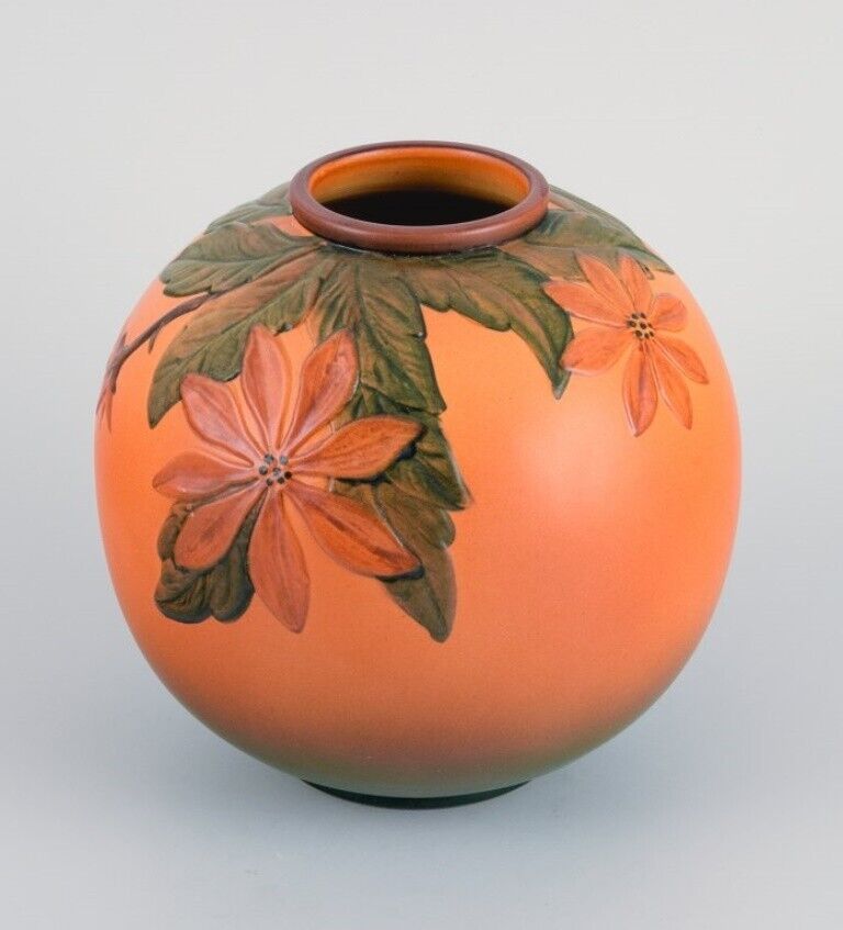 Ipsen's Denmark round ceramic vase Glaze in orange and green tones 1920/30s