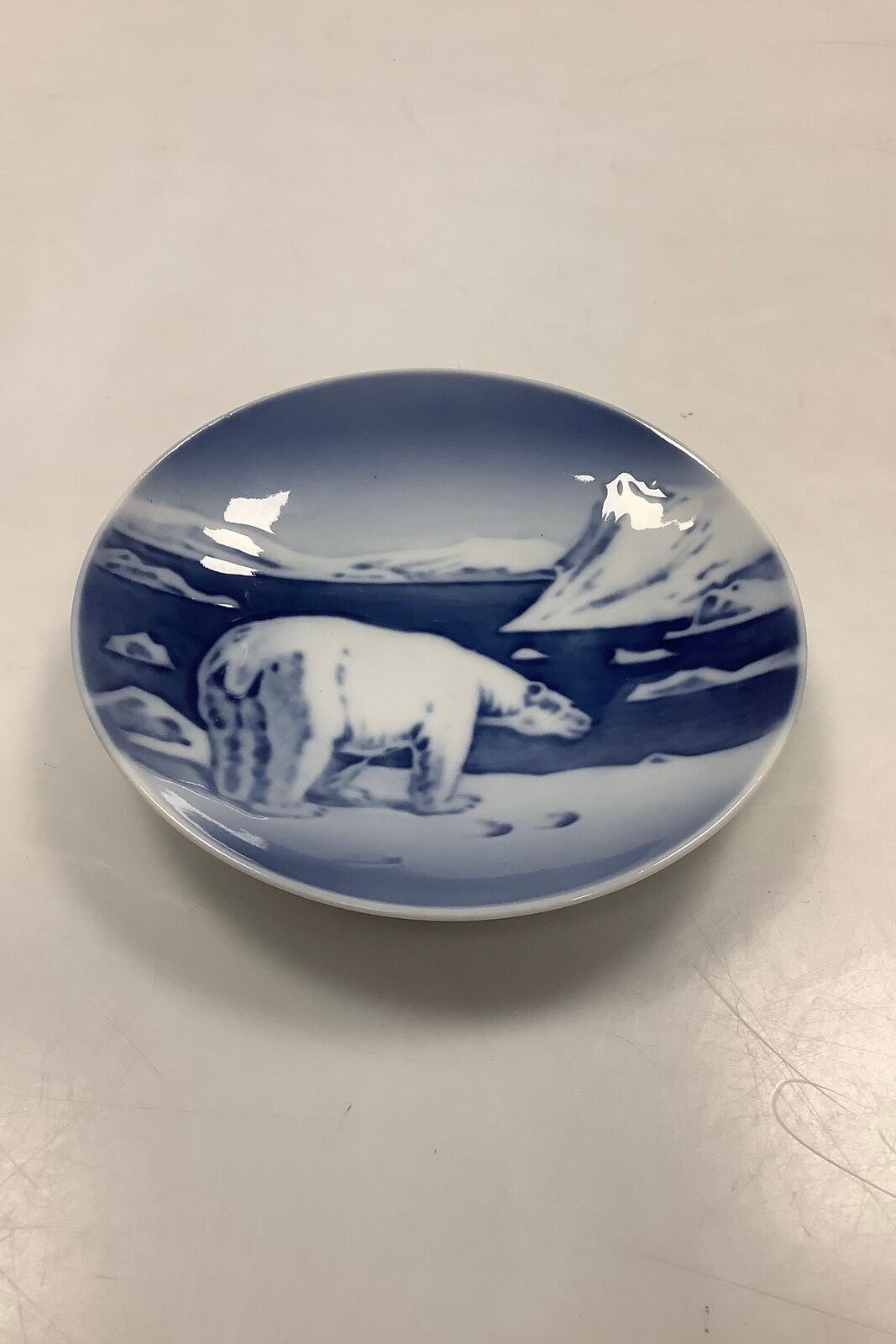 Royal Copenhagen Small bowl with polar bear No 4366