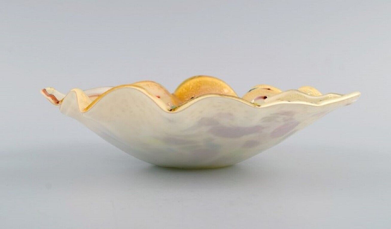 Organically-shaped Murano bowl in polychrome mouth blown art glass 1960s