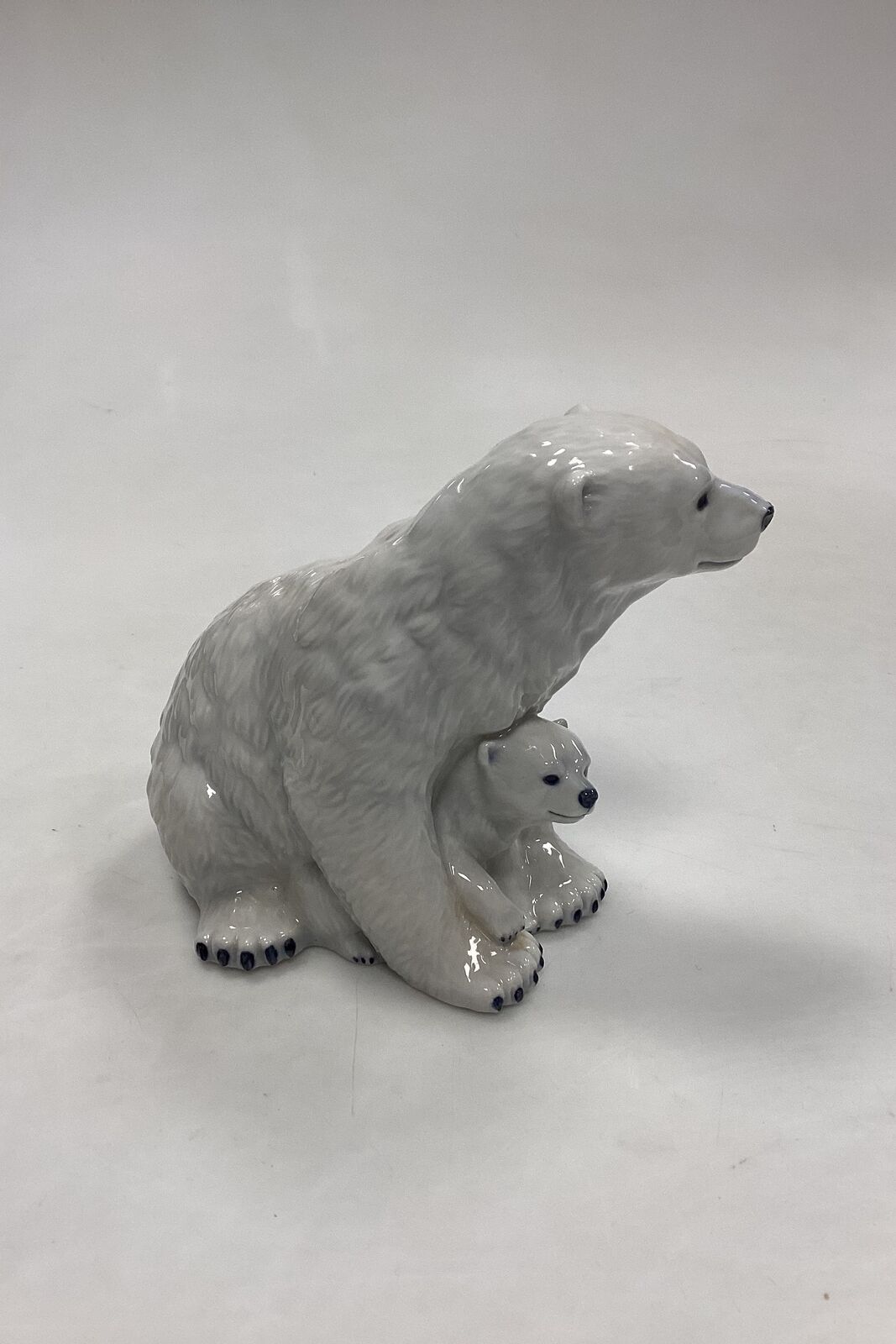 Royal Copenhagen Motherly love Figurine Polar bear Mother with cub No 353