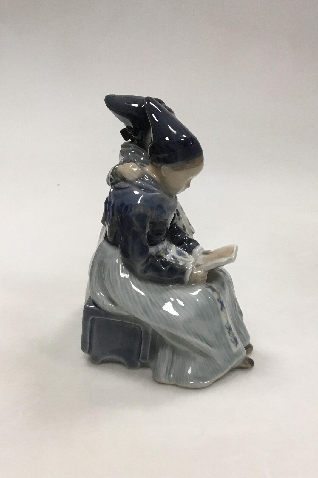 Royal Copenhagen Figurine Reading Amager Girls No 1395